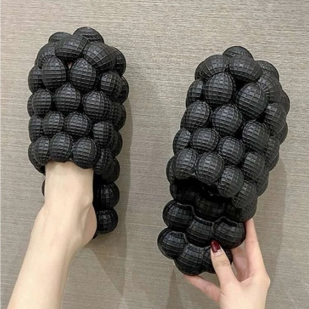 New Hollow Detail Bubble Slides Slippers Black Size 36-37 - deadstock